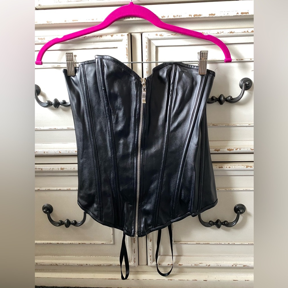 🧛🏻‍♀️🦇Vampire Celine “Underworld” vibes Black Faux Leather Corset Top  (S-M)